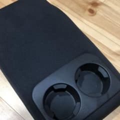 平成20年レガシィツーリングワゴンbp5のドリンクホルダー付きアームレストです。のサムネイル