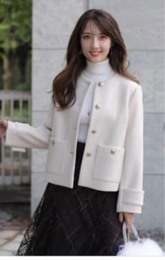 新品タグ付】24AW アプワイザーリッシェ 金ボタンノーカラーショート