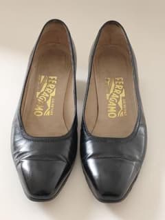 【大特価！】Salvatore Ferragamoフェラガモ パンプス ブラックのサムネイル