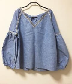 美品！ ZARA ザラ 刺繍入りブラウスのサムネイル