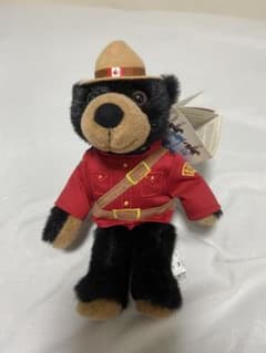 カナダ騎馬警察（RCMP）くまのぬいぐるみ - メルカリ