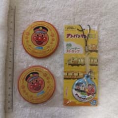 【くろちゃん様専用】アンパンマン　JR四国　缶バッジと携帯ストラップのサムネイル
