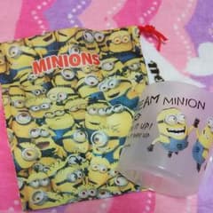 新品ミニオンのコップと袋♥のサムネイル