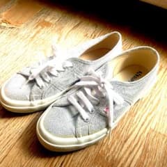 SUPERGA　シルバーのスニーカー　23センチのサムネイル