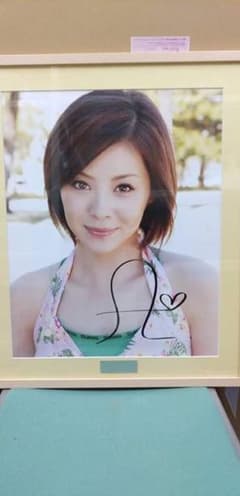 松浦亜弥さん直筆サインが書かれた特大フォトフレームのサムネイル