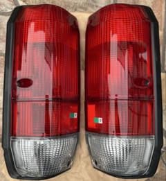 新品⭐️トヨタランドクルーザー70 純正テールランプ輸出仕様再再販