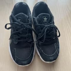 adidas ブラック スニーカー 23.5のサムネイル