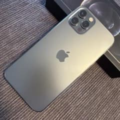 【中古】Apple iPhone 12 Pro グラファイト 本体のサムネイル