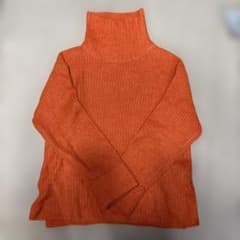 AZUL by MOUSSY オレンジ タートルネックセーター Sサイズのサムネイル