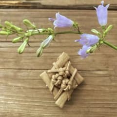 花結び三姉妹菱形山葡萄皮ペンダントorブローチのサムネイル