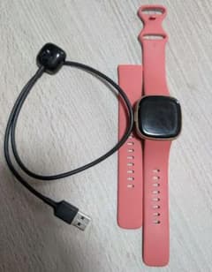 中古品 fitbit versa4 本体のサムネイル