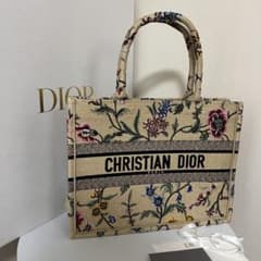 Dior ブックトート ミディアム 花柄 ベージュのサムネイル