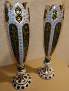 西洋アンティーク　1880年代　ボヘミアガラス　オパーリン　金彩唐草紋様　花瓶 西洋アンティーク 1880年代 ボヘミアガラス オパーリン 金彩唐草紋様