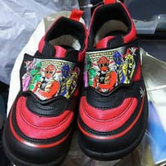 ゴーカイジャーのスニーカー１９センチです。のサムネイル