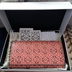 LOEWE♥️長財布のサムネイル