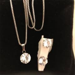 一粒CZダイヤ　ピアス&ネックレス　サージカルステンレスのサムネイル