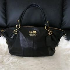 【ココナッツ様専用】COACHハンドバッグ黒のサムネイル