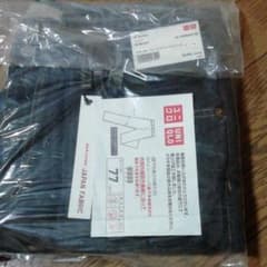 UNIQLO レギュラーフィットストレートジーンズのサムネイル