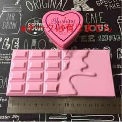 早い者勝ち値下げ！❤️メイクアップレボリューション  アイシャドウのサムネイル