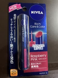 ニベア リッチケア＆カラーリップのサムネイル