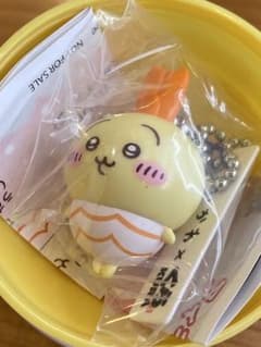 ちいかわ×くら寿司 びっくらポン うさぎ(エビ) フィギュアキーホルダーのサムネイル