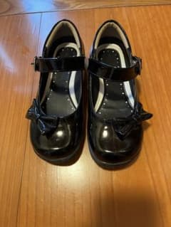 黒リボン付き フォーマルシューズ キッズ　18.5〜19.0cmのサムネイル