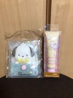 ハンドクリームとミラー&コームのセットのサムネイル