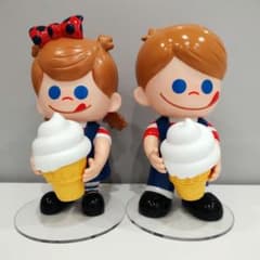 【非売品】日世 NISSEI ソフトクリーム フィギュア 2体セットのサムネイル