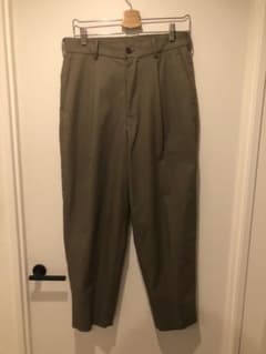処分価格　UNIQLO U ワイドフィットテーパードパンツMのサムネイル