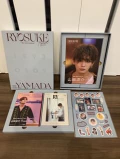 山田涼介　写真集　初回限定版のサムネイル