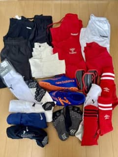 サッカー用品まとめ売り20点　新品ソックス付きのサムネイル