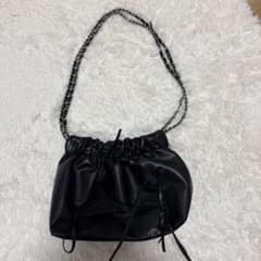 黒のギャザーシャルダーバックのサムネイル