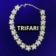 Trifari 花モチーフ ネックレス - メルカリ