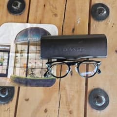 OLIVER PEOPLES ブラックフレーム ケース付きのサムネイル