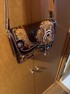 d*e様 花柄刺繍のブラウンレザーショルダーバッグのサムネイル