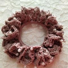 ハンドメイド かぎ針編みシュシュ パールビーズ編み込みのサムネイル