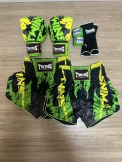 TWINS Special ボクシンググローブ 12oz グリーン/ブラック