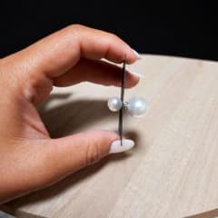 omoi.musubi.kokoroダブルパールピアス 両耳用 ハンドメイド●のサムネイル