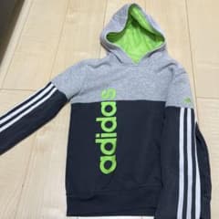 adidas フード付きトレーナー　裏起毛のサムネイル