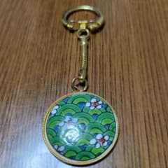 【陶器】緑色波模様の金色キーホルダーのサムネイル