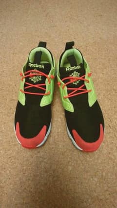 ピカチュウ様専用　Reebok　スニーカー　メンズのサムネイル