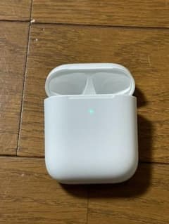 Apple AirPods 第2世代　A1938 充電ケースのみ！　美品！のサムネイル