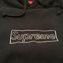 Supreme KAWS Box Logo プルオーバーのサムネイル