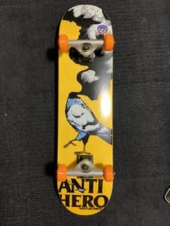 新品未使用　ANTI HERO スケートボードのサムネイル