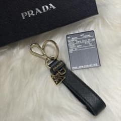 美品 PRADA プラダ キーリング サフィアーノ レザー 三角
