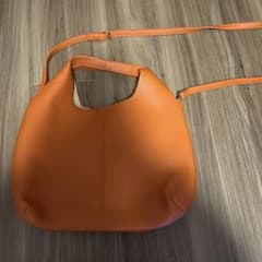 オレンジ色レザーバックのサムネイル