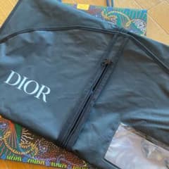 クリスチャンディオール　dior ガーメントバッグ　クリスマス限定ショッパー付きのサムネイル