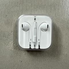 新品未使用品 Apple EarPods ホワイト 3.5mmジャックのサムネイル