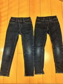 UNIQLO ダークブルー デニム　ズボン　130cm 2着セットのサムネイル