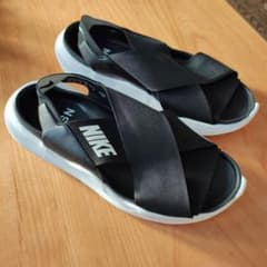 本日値下げ中NIKE ブラック スポーツサンダルのサムネイル